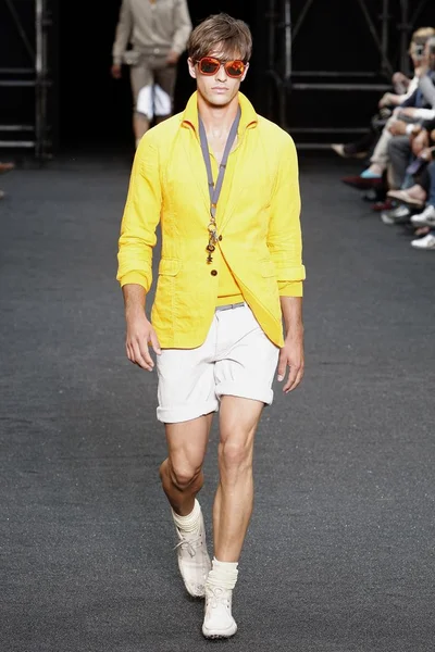 Look 1